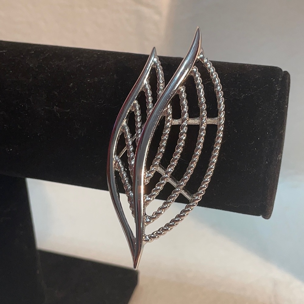 Vintage Trifari silver tone modernist leaf brooch 3”